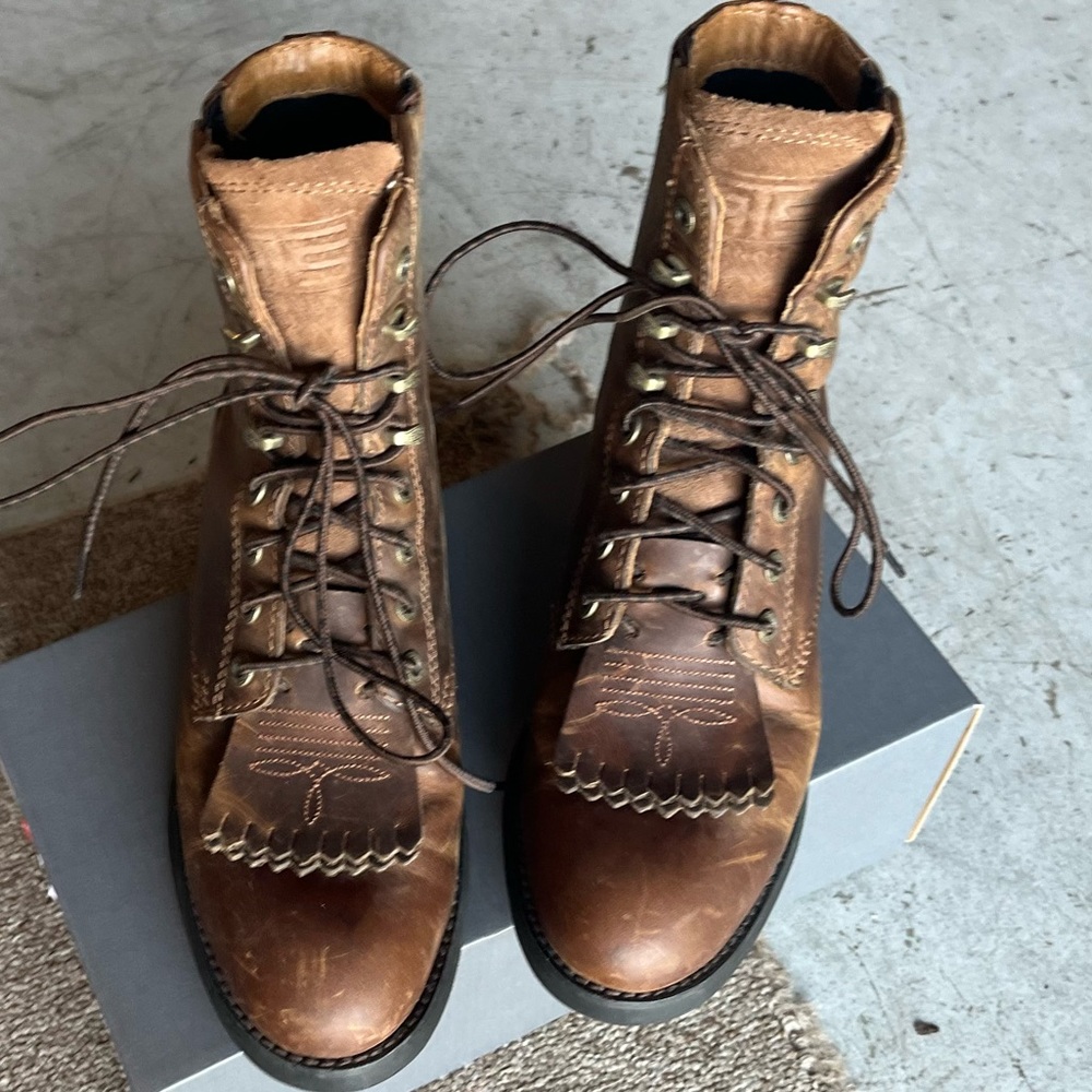 Womens Ariat lace up boots